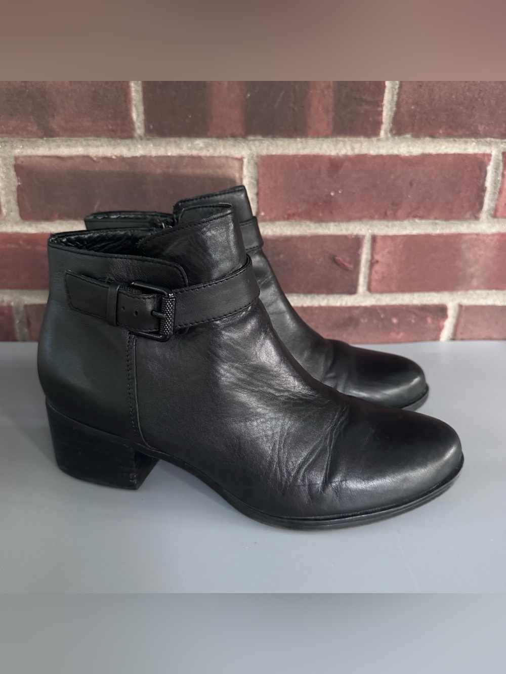 Naturalizer Women’s US 8.5 M Black Leather Ankle Boots Buckle Block Heel Booties